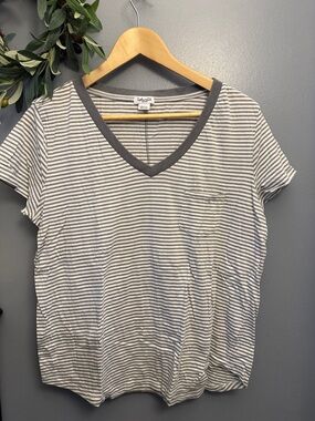 Splendid Gray & White Striped V-Neck Pocket Tee